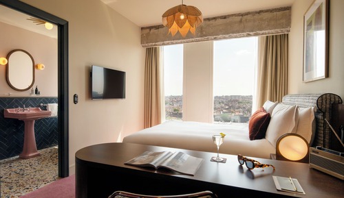Roomy Bath - Skyline View