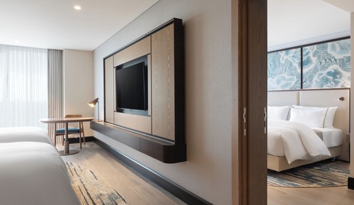 Deluxe Room, 1 King Bed, Non Smoking, City View (Balcony)