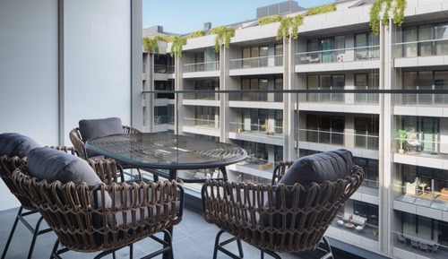 Deluxe Room, 1 King Bed, Non Smoking, Courtyard View (Terrace)