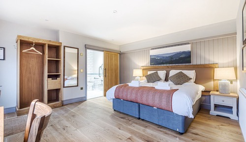 Superior Double Room, Ensuite, Courtyard View