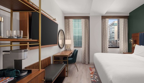 Single Room, 1 King Bed (Hearing)