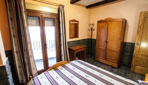 Family Apartment, 2 Bedrooms, Fireplace, Mountain View