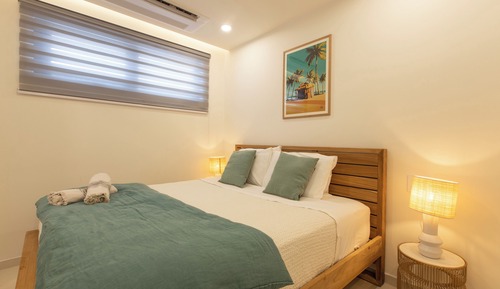 Stunning 2-Bedroom Lagoon View