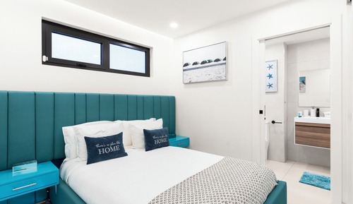 Bright 2 Bedroom Apartment