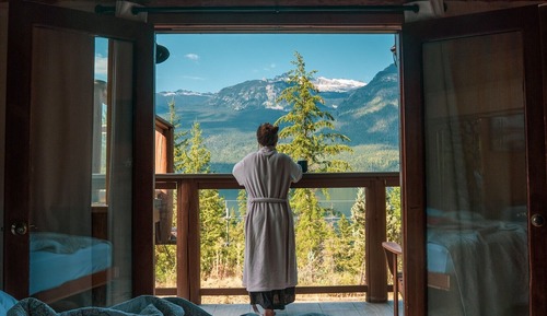 Deluxe Double Room, 1 King Bed, Balcony, Mountain View