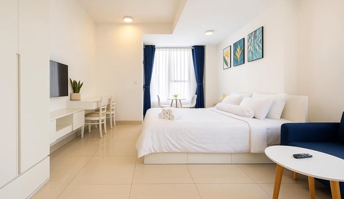 Premier Apartment, 1 Queen Bed, Smoking, City View