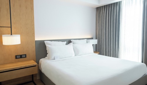 Junior Suite, 1 King Bed, Pool Access, Ocean View (Corner)