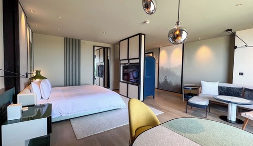 Grand Room, 1 King Bed, Ocean View (Deluxe)