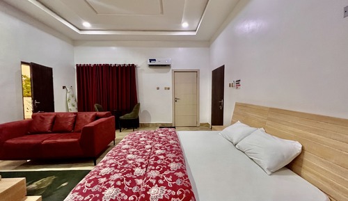 Executive Studio Suite