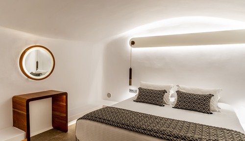 Cave Superior Suite with jacuzzi