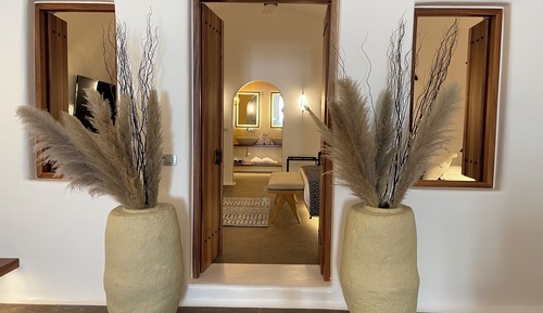 Cave two-bedroom Suite with jacuzzi