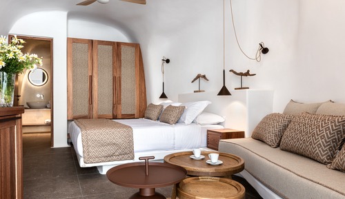 Cave Suite with Jacuzzi