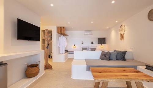 Superior Suite with Sea & Pool View