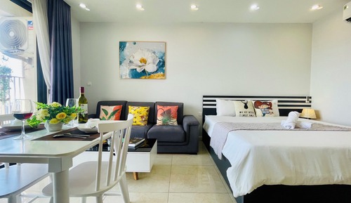 Deluxe Studio Suite, 1 King Bed