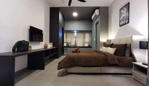 Superior Studio, 1 Queen Bed, Bathtub, City View