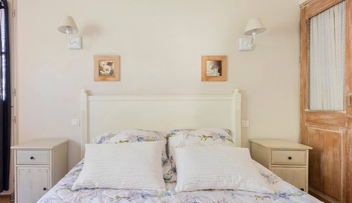 Room (Santoline)