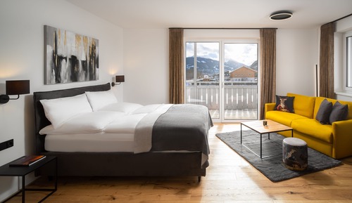 Deluxe Quadruple Room, Kitchen, Mountain View