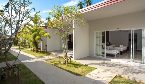 Deluxe Villa, 1 Queen Bed, Park View, Garden Area