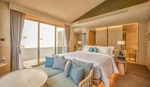 Room, Garden View