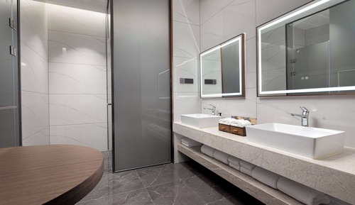 Suite, 1 King Bed, Smoking