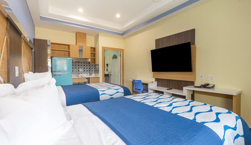 Room, 2 Queen Beds, Kitchenette