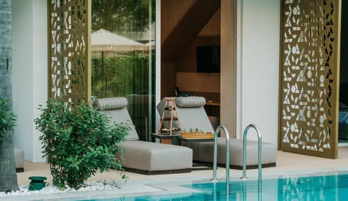 Deluxe King Suite with private pool