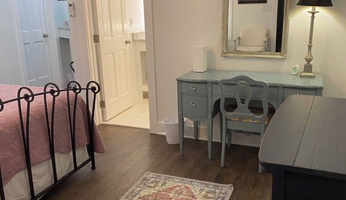 203 Jacks Creek Room