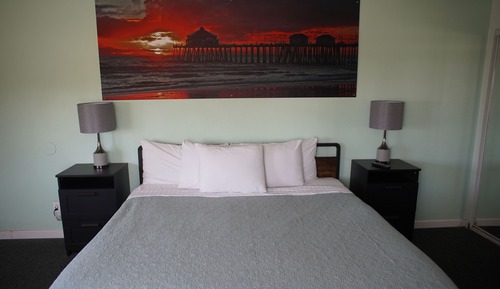 Room 1, 1 King Bed