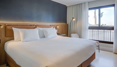 Deluxe Room, 1 King Bed