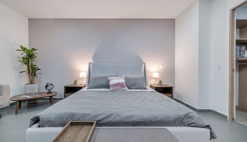 Apartment (608)