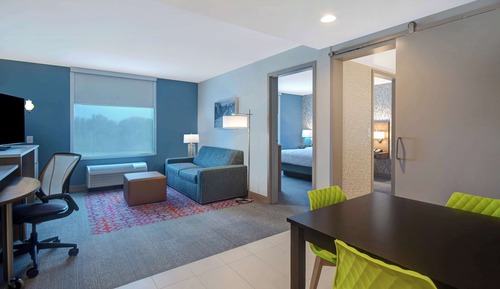 Suite, 1 Queen Bed, Accessible (Mobility & Hearing, Roll-in Shower)