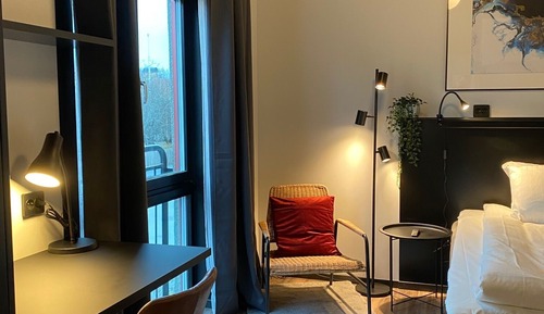 Deluxe Studio