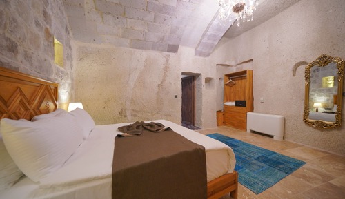 Deluxe King Suite