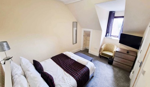 Deluxe Double Room, Ensuite, City View (3rd Floor Bedroom 5)