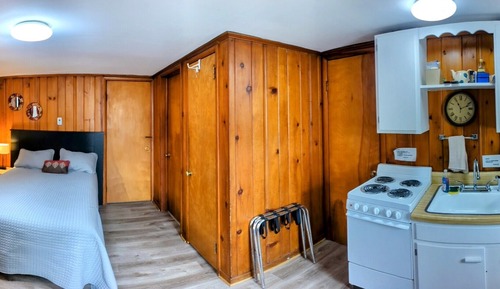 Comfort Cabin Room 10 - 1 Full Bed & 1 Pull-out