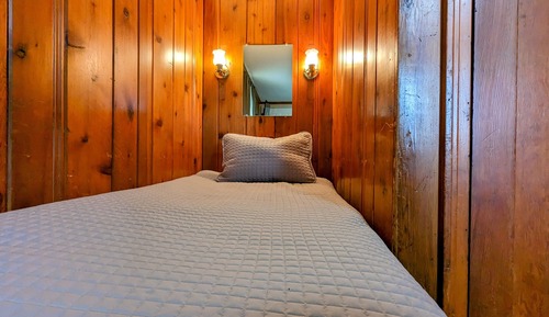 Triple Room 6 - 1 Queen & 1 Twin Beds