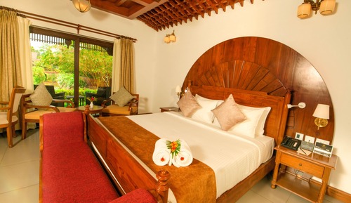 Superior Room, 1 King Bed, Garden View, Garden Area
