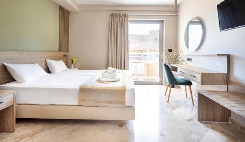 Superior Double Room, Partial Sea View