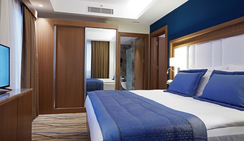Corner Suite King Room City View