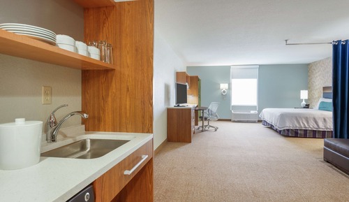 Studio, 1 King Bed, Accessible (Roll In Shower)