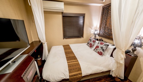 Economy Queen Room, Non Smoking, Free All you can drink Alcohol and Light Meal, 2 Nights Min