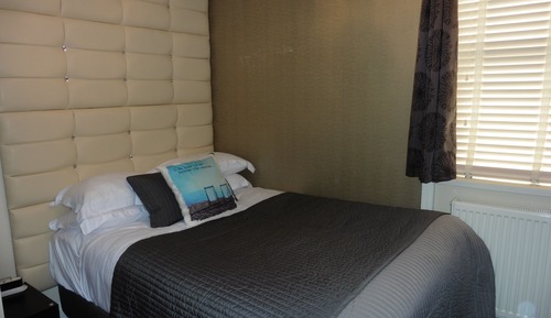 Double Room, Ensuite (Small)