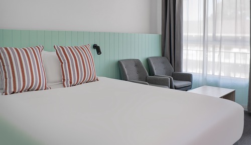 Deluxe Queen Room