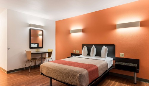 Deluxe Room, 1 King Bed, Accessible, Non Smoking