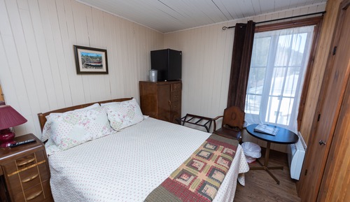 Economy Room