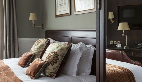 Junior Deluxe Twin Room