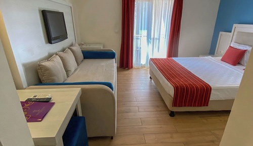 Club Economy Room