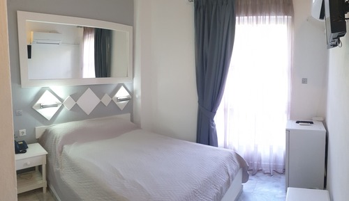 Single Room, Mountain View