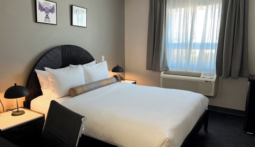 Standard Room, 1 Queen Bed