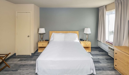 Standard Room, 1 Queen Bed, Non Smoking